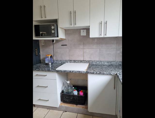 2 BEDROOM APARTMENT FOR SALE IN GLENWOOD